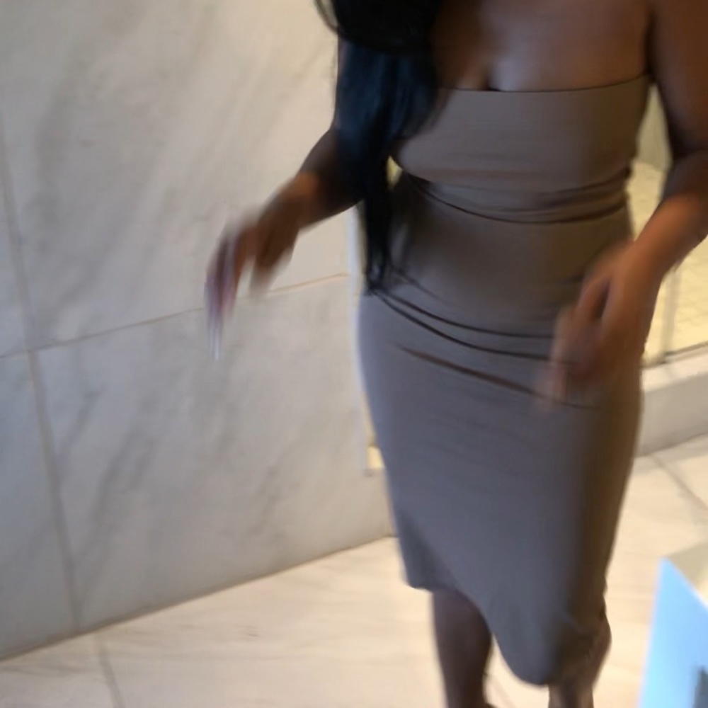 Dress - Picture 3 of 3
